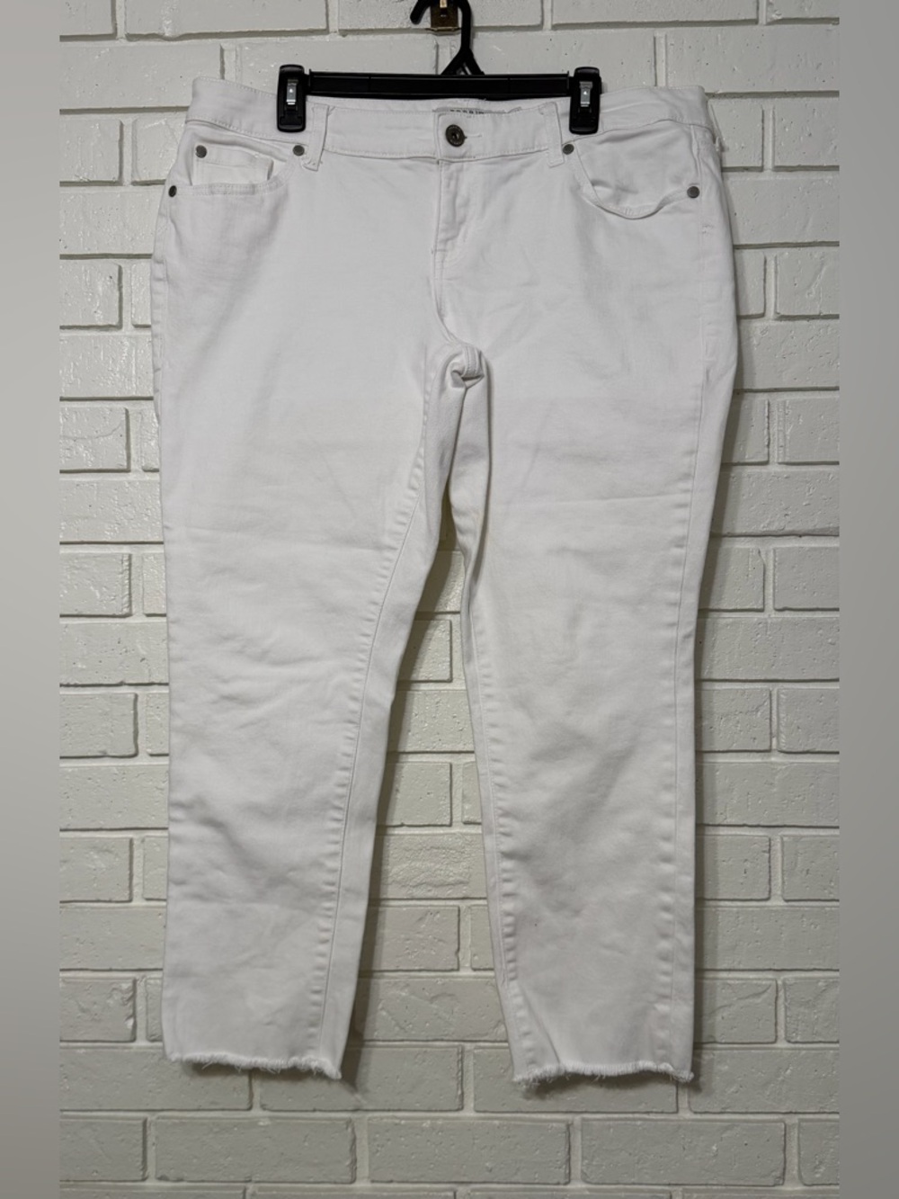 Torrid White Boyfriend Fit Cropped Jeans – Size 14